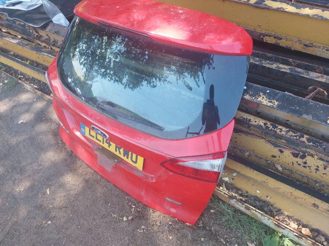 bontott FORD FOCUS III Csomagtérajtó (Részeivel)