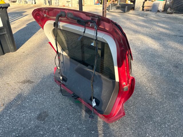 bontott FORD FOCUS III Csomagtérajtó (Részeivel)