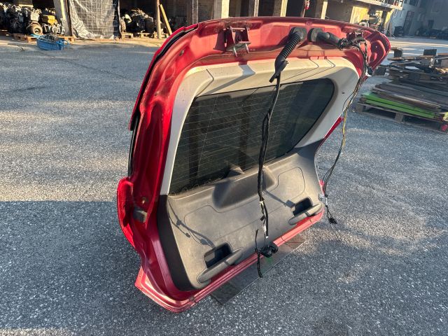 bontott FORD FOCUS III Csomagtérajtó (Részeivel)