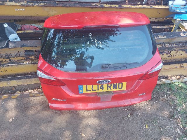 bontott FORD FOCUS III Csomagtérajtó (Részeivel)