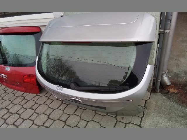 bontott FORD FOCUS III Csomagtérajtó (Részeivel)