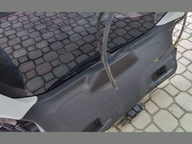 bontott FORD FOCUS III Csomagtérajtó (Részeivel)