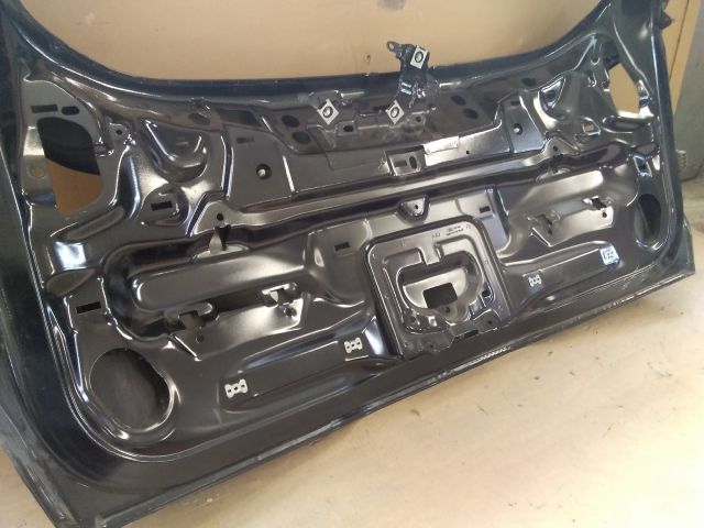 bontott FORD FOCUS III Csomagtérajtó (Üres lemez)