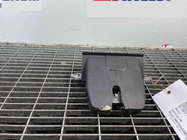 bontott FORD FOCUS III Csomagtérajtó Ütköző