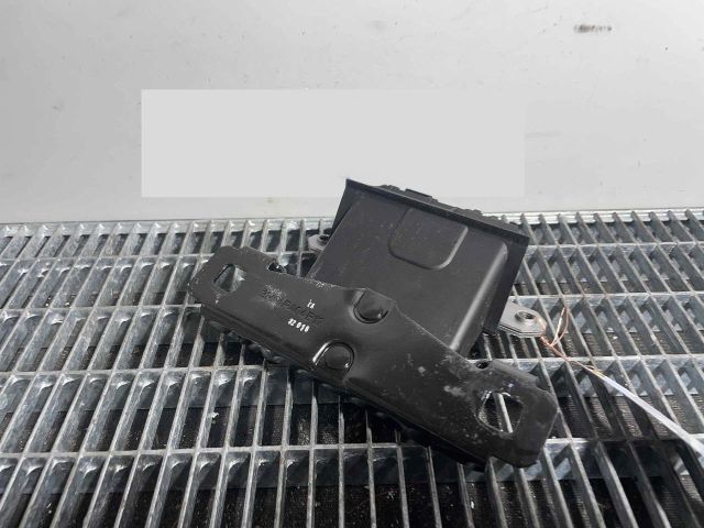 bontott FORD FOCUS III Csomagtérajtó Ütköző