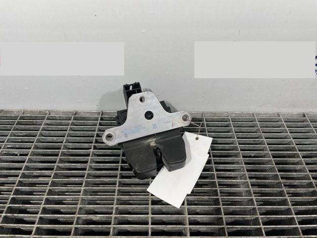 bontott FORD FOCUS III Csomagtérajtó Ütköző