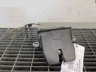 bontott FORD FOCUS III Csomagtérajtó Ütköző