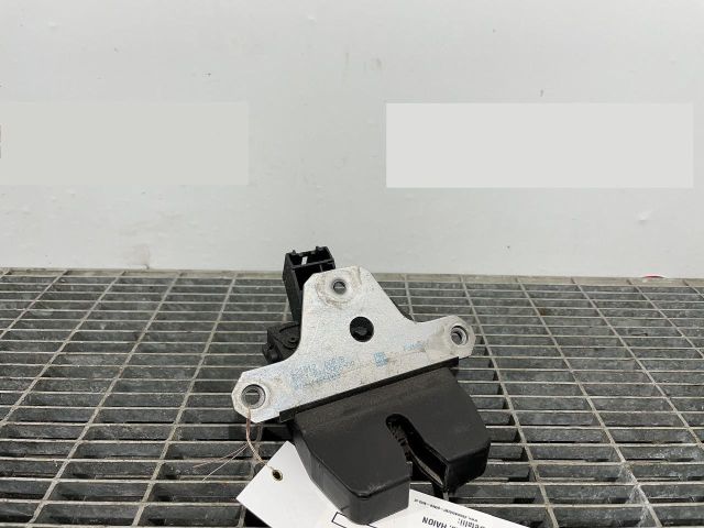 bontott FORD FOCUS III Csomagtérajtó Ütköző