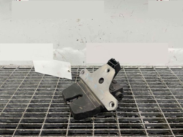 bontott FORD FOCUS III Csomagtérajtó Ütköző