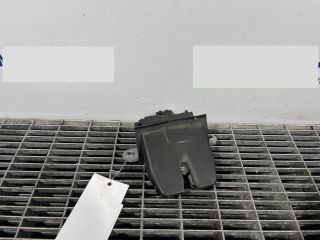 bontott FORD FOCUS III Csomagtérajtó Ütköző