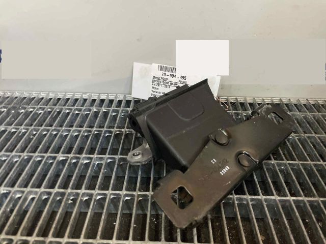 bontott FORD FOCUS III Csomagtérajtó Ütköző