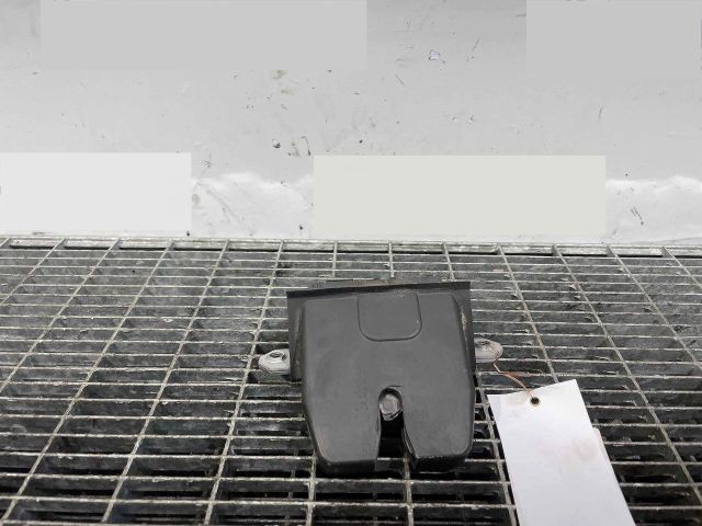 bontott FORD FOCUS III Csomagtérajtó Ütköző