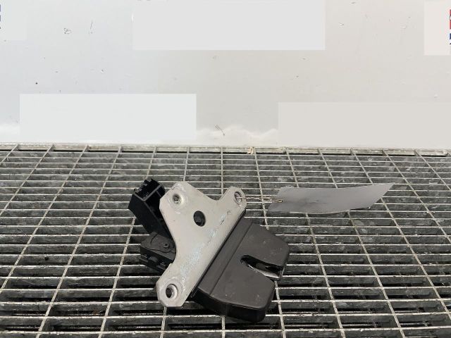 bontott FORD FOCUS III Csomagtérajtó Ütköző