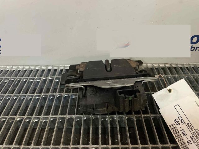 bontott FORD FOCUS III Csomagtérajtó Ütköző