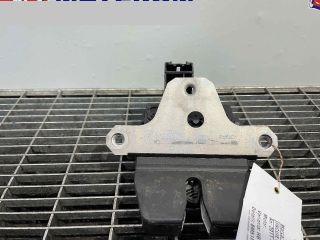 bontott FORD FOCUS III Csomagtérajtó Ütköző