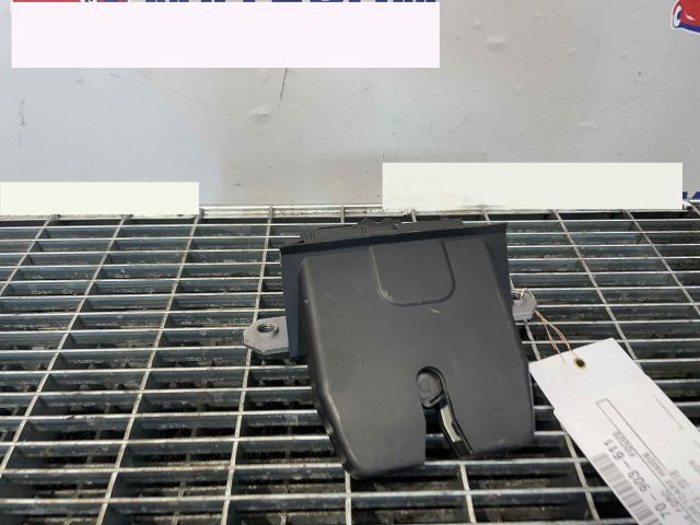 bontott FORD FOCUS III Csomagtérajtó Ütköző