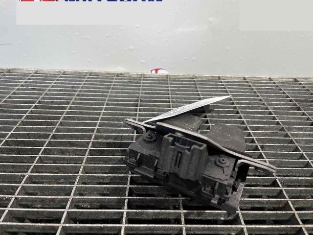 bontott FORD FOCUS III Csomagtérajtó Ütköző