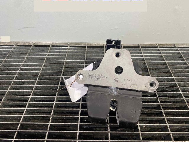 bontott FORD FOCUS III Csomagtérajtó Ütköző