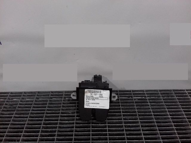 bontott FORD FOCUS III Csomagtérajtó Ütköző