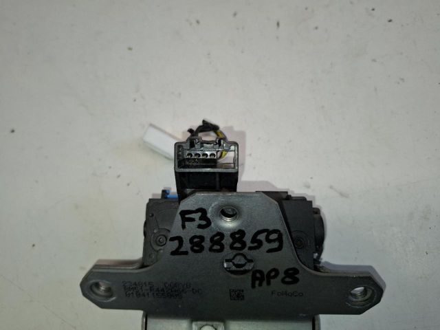 bontott FORD FOCUS III Csomagtérajtó Zárszerkezet