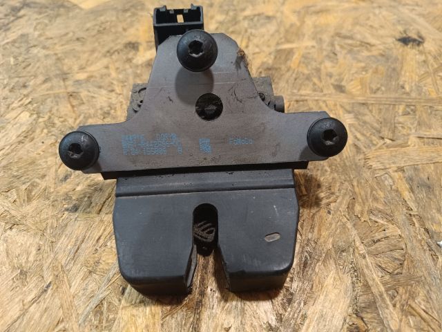 bontott FORD FOCUS III Csomagtérajtó Zárszerkezet