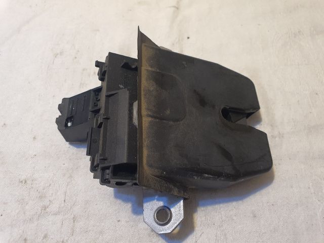 bontott FORD FOCUS III Csomagtérajtó Zárszerkezet