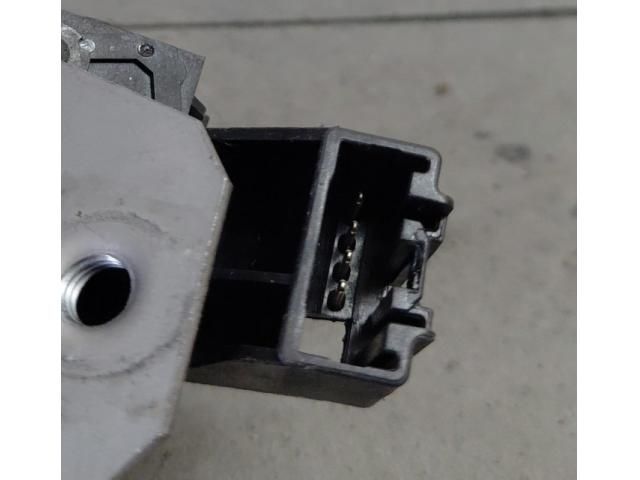 bontott FORD FOCUS III Csomagtérajtó Zárszerkezet