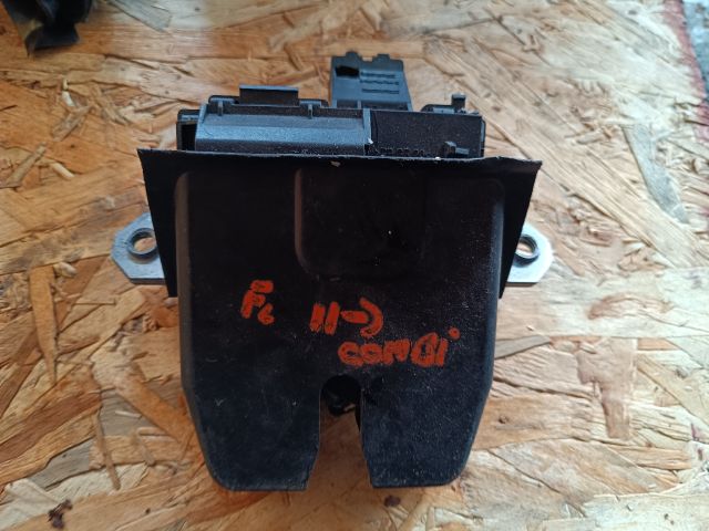 bontott FORD FOCUS III Csomagtérajtó Zárszerkezet