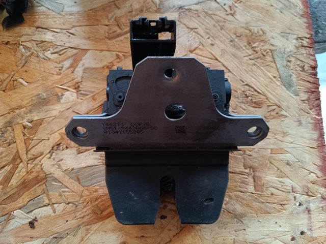 bontott FORD FOCUS III Csomagtérajtó Zárszerkezet