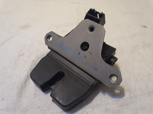 bontott FORD FOCUS III Csomagtérajtó Zárszerkezet