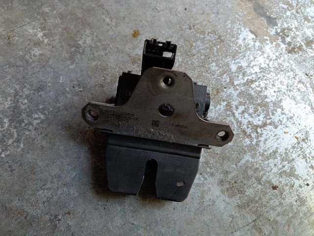 bontott FORD FOCUS III Csomagtérajtó Zárszerkezet