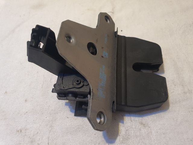 bontott FORD FOCUS III Csomagtérajtó Zárszerkezet