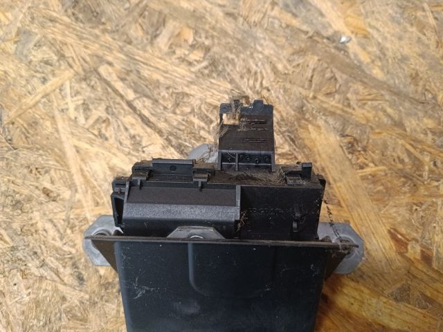 bontott FORD FOCUS III Csomagtérajtó Zárszerkezet