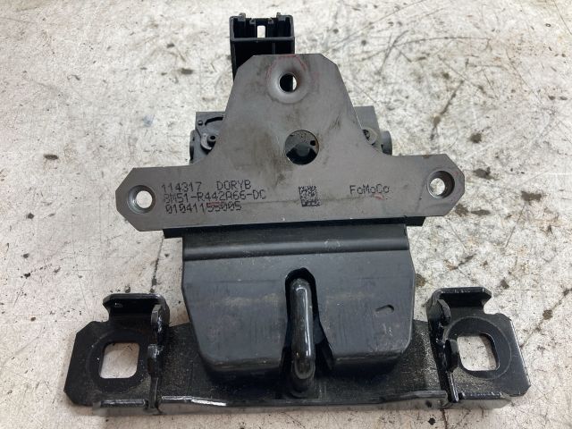 bontott FORD FOCUS III Csomagtérajtó Zárszerkezet