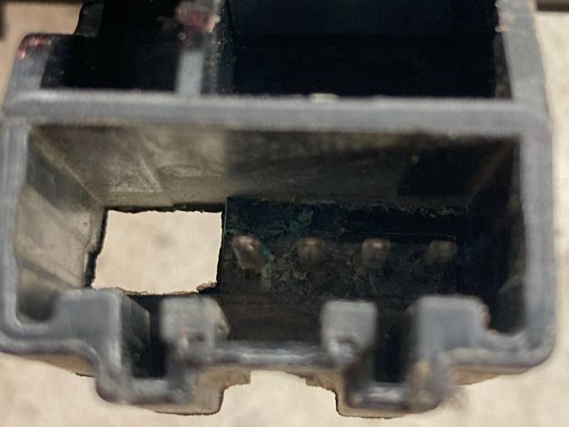 bontott FORD FOCUS III Csomagtérajtó Zárszerkezet