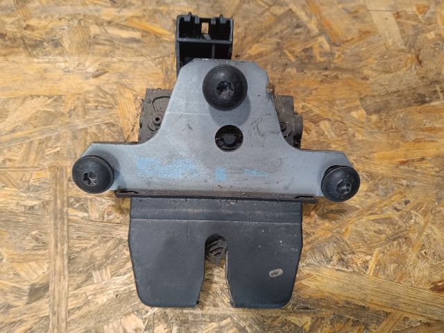 bontott FORD FOCUS III Csomagtérajtó Zárszerkezet