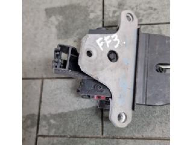 bontott FORD FOCUS III Csomagtérajtó Zárszerkezet