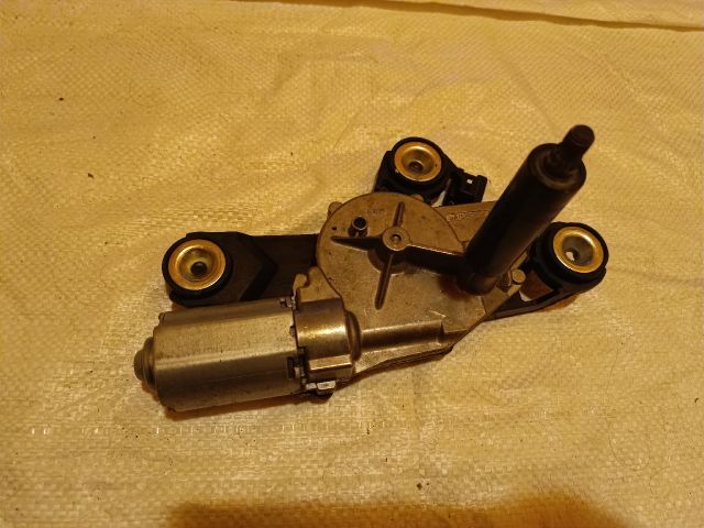 bontott FORD FOCUS III Első Ablaktörlő Motor