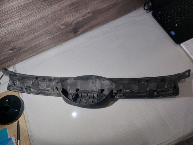 bontott FORD FOCUS III Első Embléma