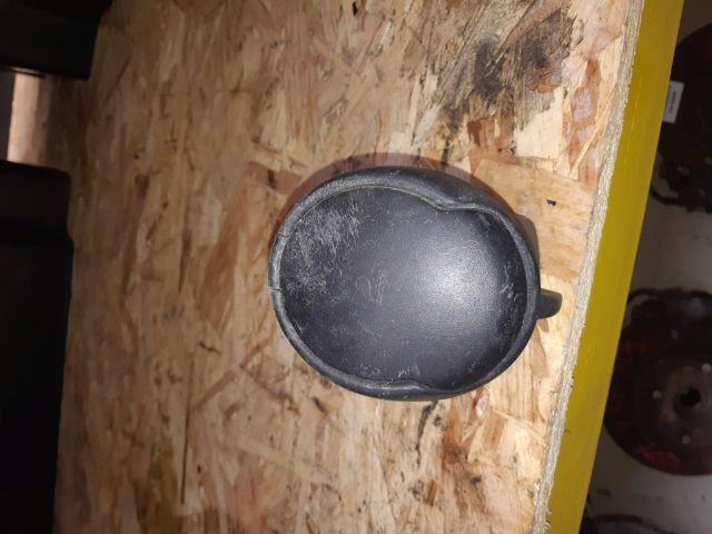 bontott FORD FOCUS III Első Hamutartó