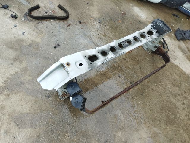 bontott FORD FOCUS III Első Lökhárító Merevítő (Fém)