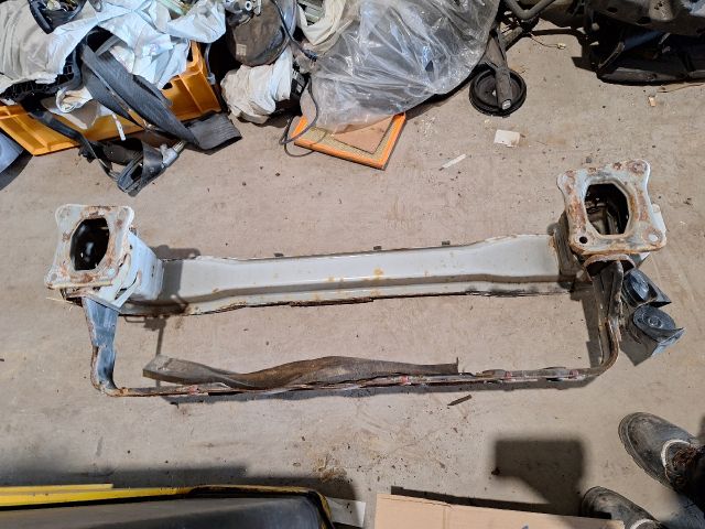 bontott FORD FOCUS III Első Lökhárító Merevítő (Fém)