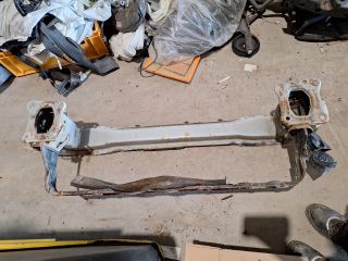 bontott FORD FOCUS III Első Lökhárító Merevítő (Fém)