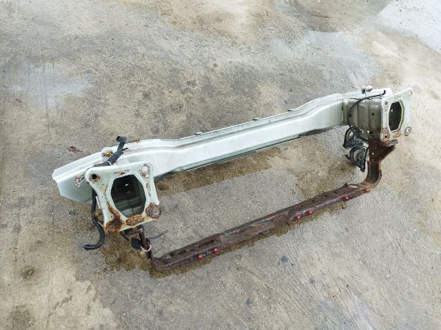 bontott FORD FOCUS III Első Lökhárító Merevítő (Fém)