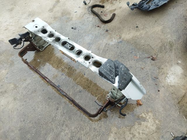 bontott FORD FOCUS III Első Lökhárító Merevítő (Fém)