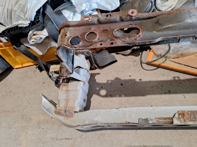 bontott FORD FOCUS III Első Lökhárító Merevítő (Fém)