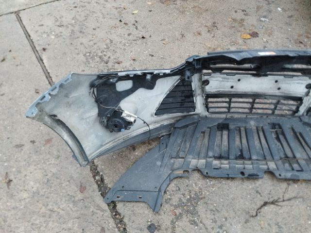 bontott FORD FOCUS III Első Lökhárító (Részeivel)