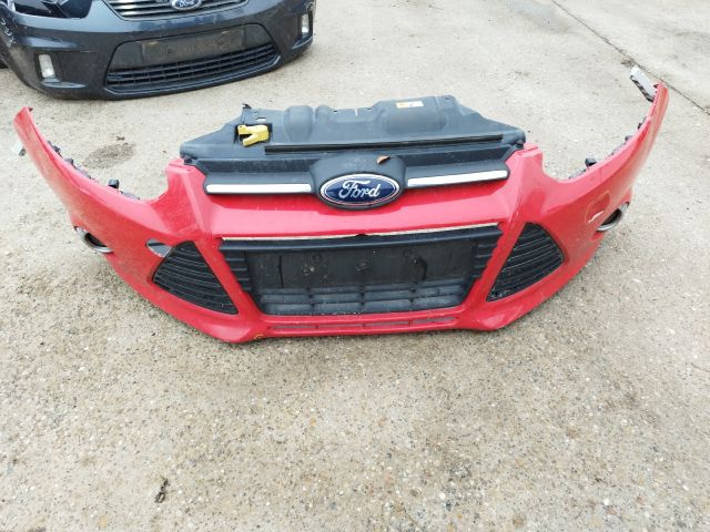 bontott FORD FOCUS III Első Lökhárító (Részeivel)