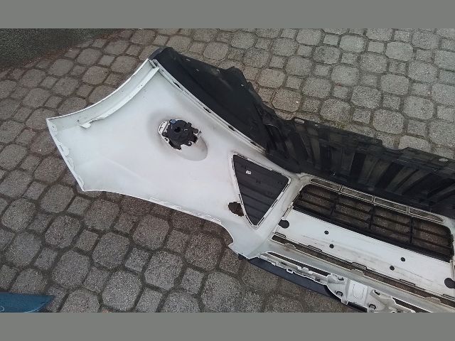 bontott FORD FOCUS III Első Lökhárító (Részeivel)