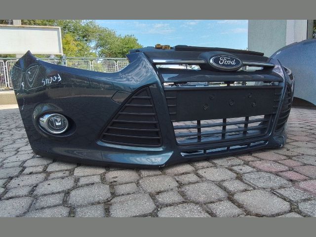 bontott FORD FOCUS III Első Lökhárító (Részeivel)